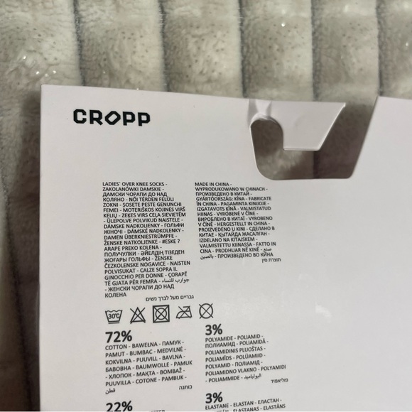 EXCLUSIVE Ladies’ Over Knee Socks from Hello Kitty and Friends x Cropp - Picture 6 of 9